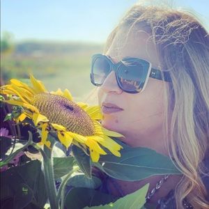 Meet your Posher, Toni